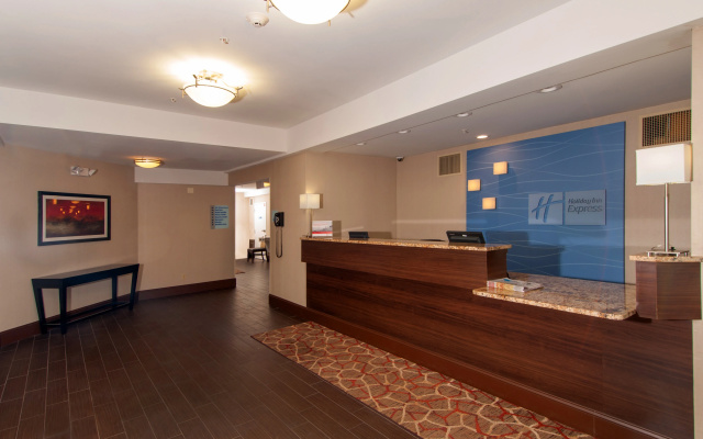Holiday Inn Express Vernon - Manchester by IHG