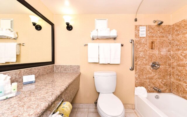 Quality Inn And Suites Walnut