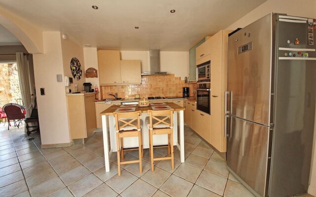 Spacious Villa in Languedoc-Roussillon with private Swimming Pool