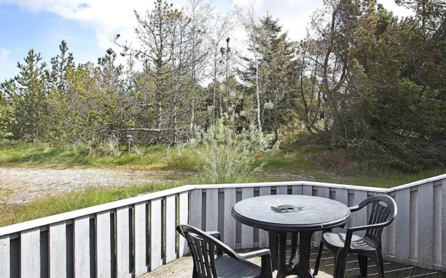 10 Person Holiday Home in Albaek