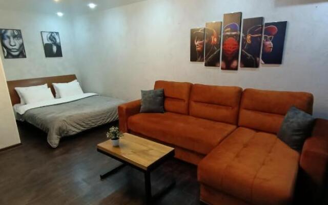 Ujutnaja i prostornaja kvartira v 50 metrah ot gorodskogo parka