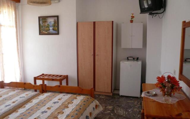 Liossis Rooms & Apartments