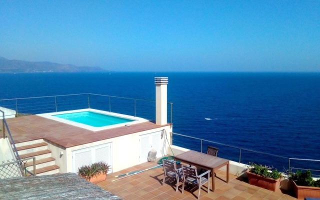 Apartment With one Bedroom in El Port de la Selva, With Wonderful sea