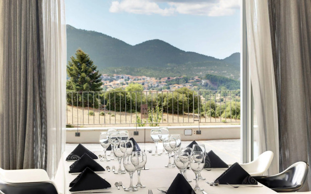 Seleni Suites