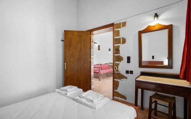 Countryside Apartment 2 With Shared Swimming Pool