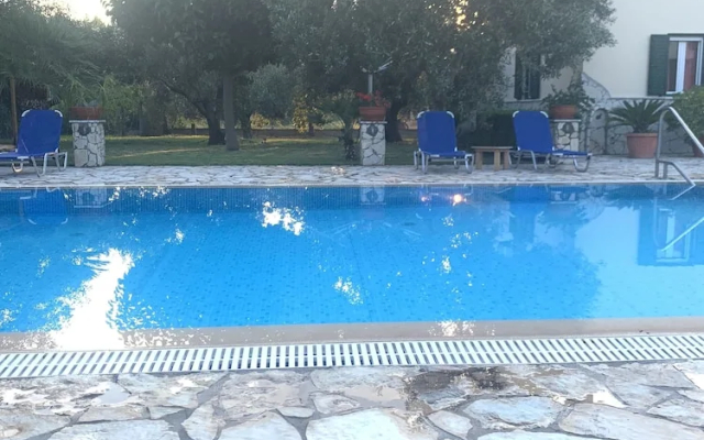 Foufas Houses