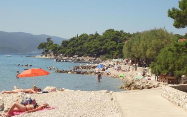 Apartments Frano Jr by the Sea