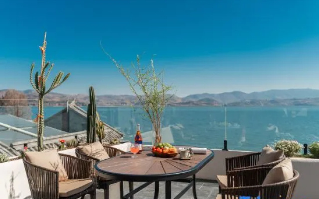 Dali Mu Hai · Lan Shan Wabi-Sabi Style Seaside Homestay (Longkan Wharf Branch) – Outside – Dali