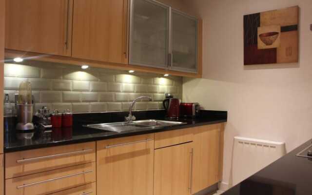 Stylish 2 Bedroom Smithfield Flat With Balcony