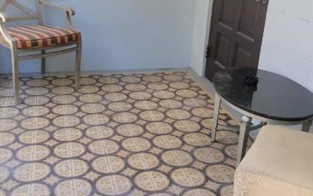 Near beach, restaurant and bars Sleeps 6 with 2baths