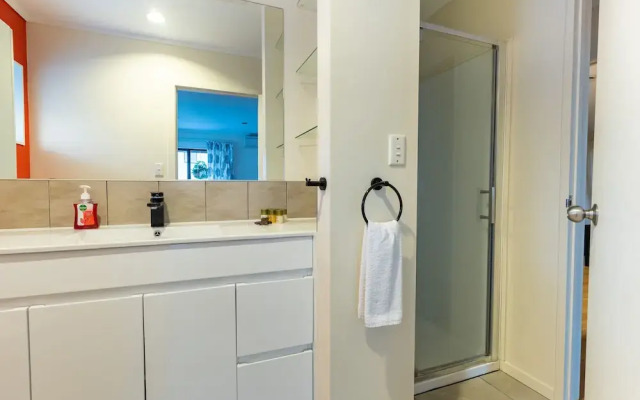 Character 4BR Home - Seaview - Skyline - Hot tub