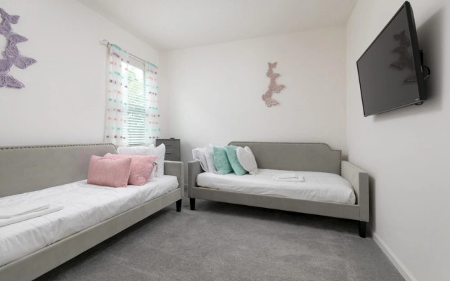 Incredible Large Home Minutes From Disney