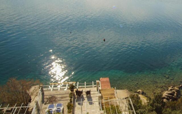 3 Bedroom Beach House with private sea access