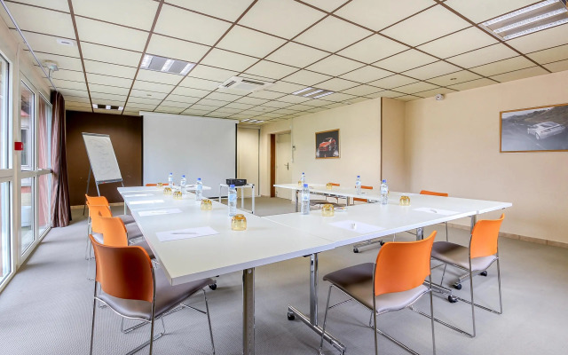 Brit Hotel Les Evens