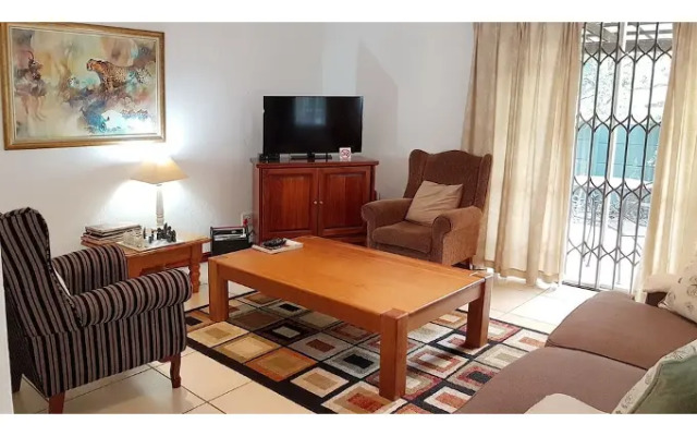 Six Valk Avenue Guest House