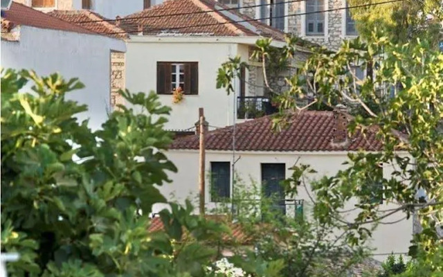 Stratos Hotel