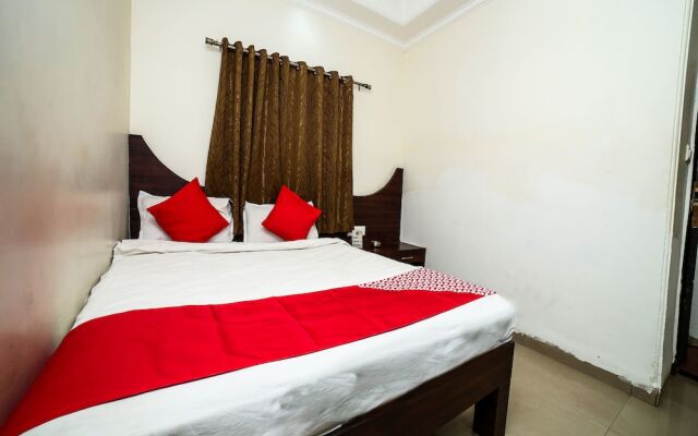 OYO 15248 Hotel Shreemaa