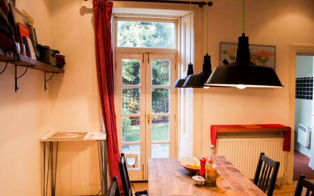Bright Flat in Edinburgh With Private Garden