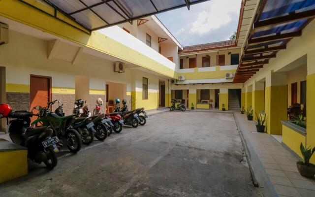 RedDoorz Plus @ Slamet Riyadi