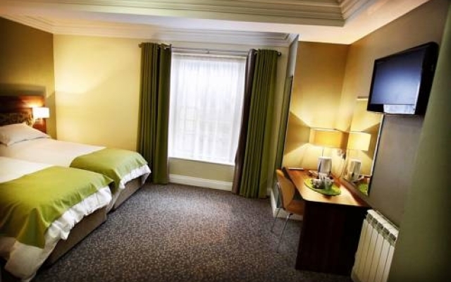 Surtees Hotel