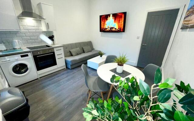 Albert Luxury Hottub and Jacuzzi Apartments