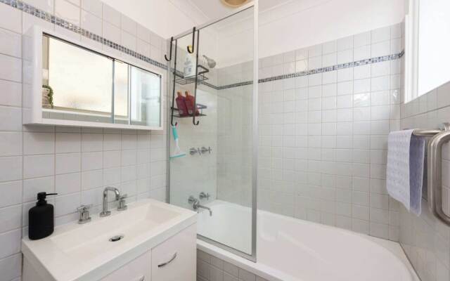 Bright & Comfortable 1BR Unit in Trendy Brunswick!