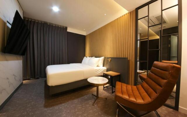 West In Hotel