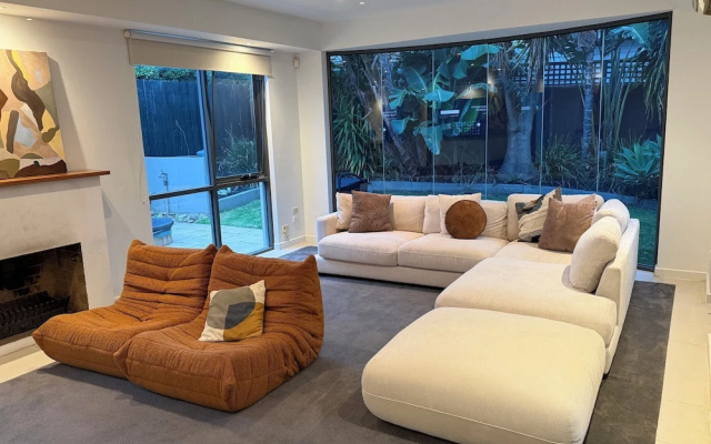 Bayside 4 bed in Sandringham w Spa and Sunset Views