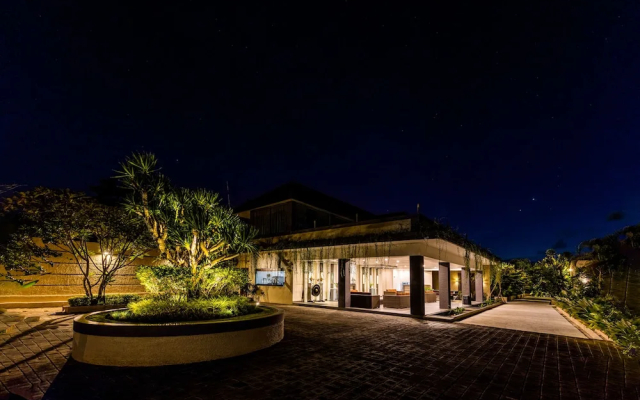Luxotic Private Villa and Resort
