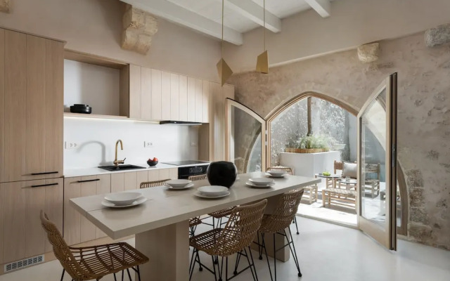 Sutor Chic Manor
