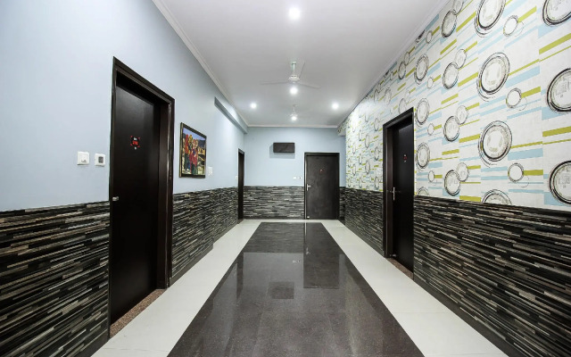 OYO 15218 Hotel Rasha Niwas