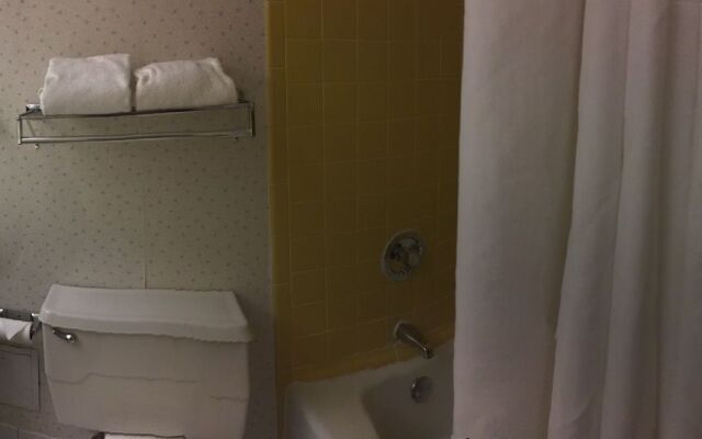 Mystic River Hotel & Suites Near Casinos