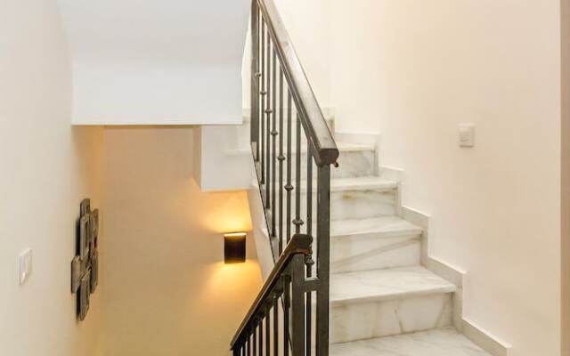 SE-Spacious townhouse in Nueva Andalucia Roomservice