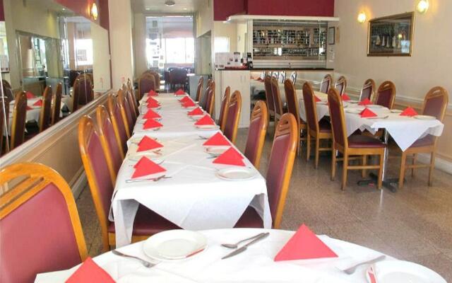 OYO Bostons Manor Hotel, Hanwell London