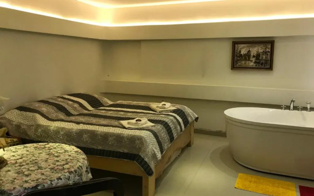 Ráspi Apartman Étterem és Borászat