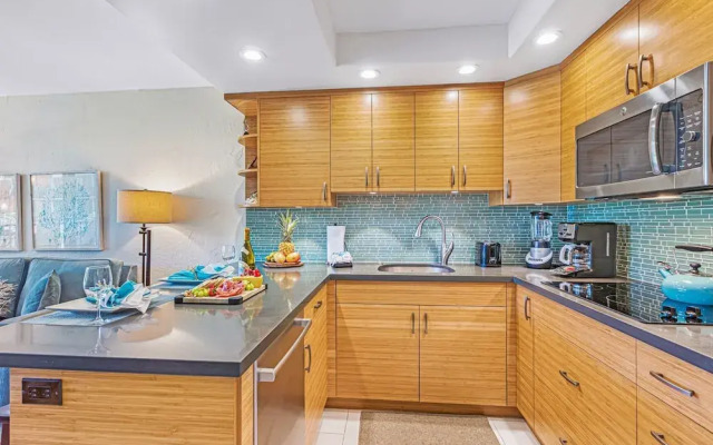 Papakea Oceanview Studio 0 Bedroom Condo by RedAwning