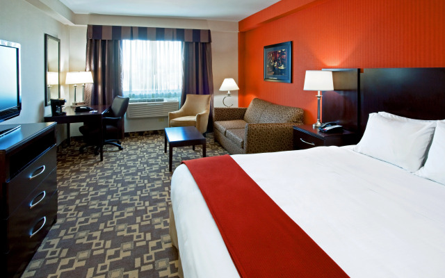 Holiday Inn Express Maspeth by IHG