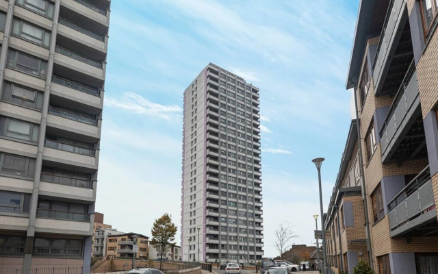 Lovely 2-bed Flat w/ Terrace in Bow, East London