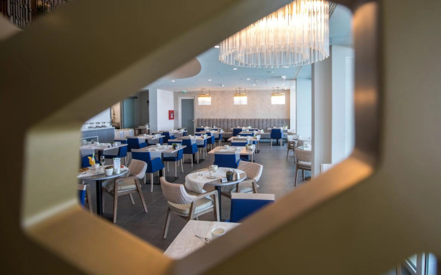 Royal Blue Hotel