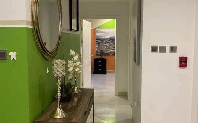 Elegant 1BR Apt with Pool