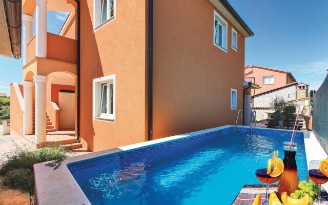 Beautiful Home in Liznjan With Wifi and 6 Bedrooms