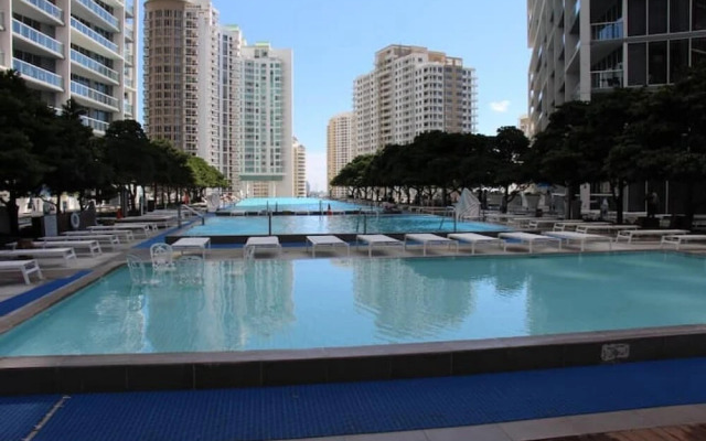 Luxury 1 BR Higher Penthouse Icon Brickell