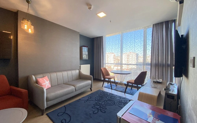 Sleek Residence Flat in Atasehir