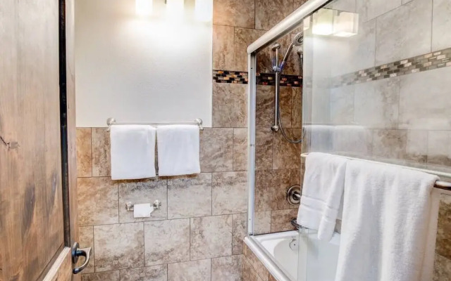 Comanche Peak by Boutiq