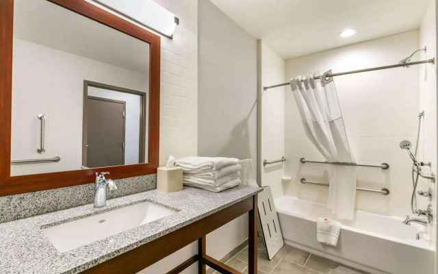 Comfort Suites North Tupelo