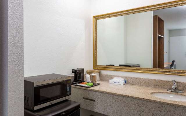 Ramada by Wyndham Altamonte Springs Near I-4