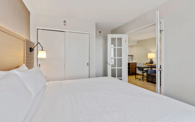 Holiday Inn Hotel & Suites Ottawa Kanata by IHG