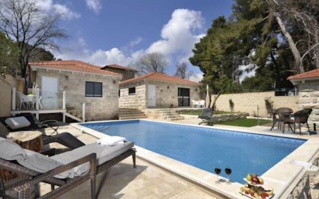 Monro Boutique Suites