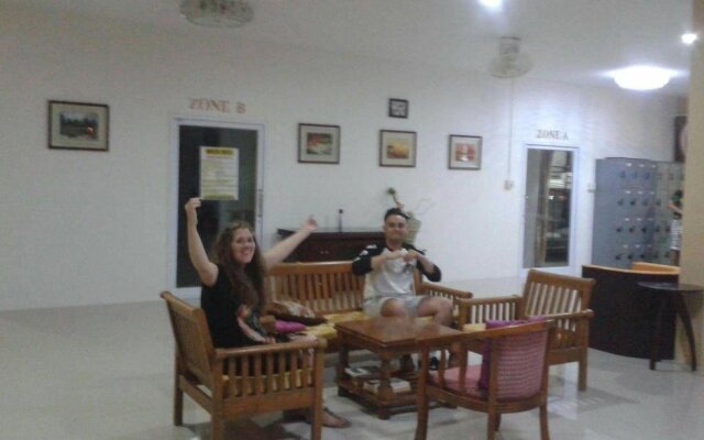 Samui Lakeside Hostel - Adults Only