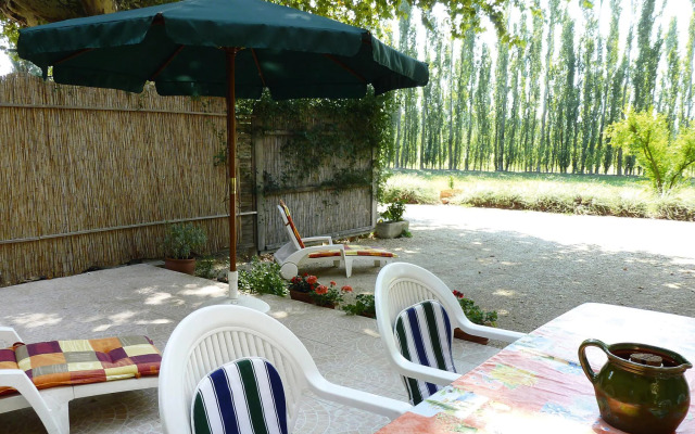 Country House With Private Terrace, Beaucaire